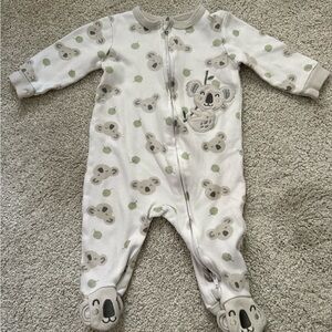 Cozy Koala Print Zip One-Piece for Kids - White & Light Green